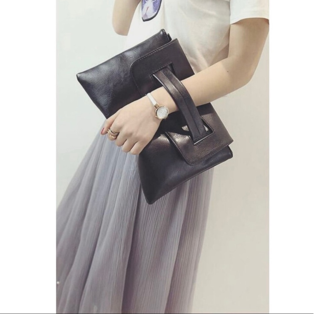 Envelope Style Clutch Purse with shoulder strap!